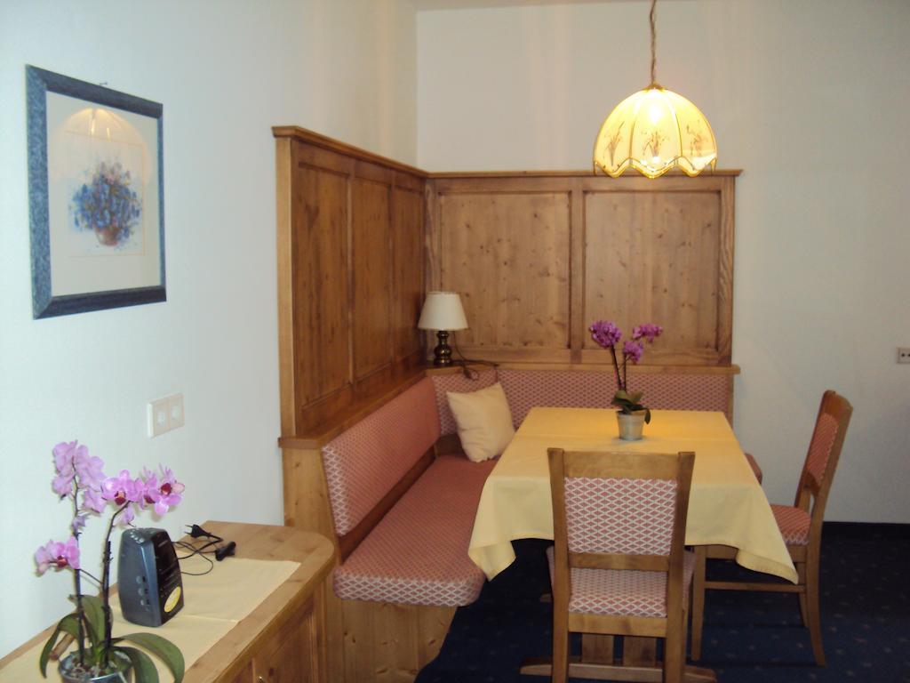 Residence Krone Schenna Kamer foto